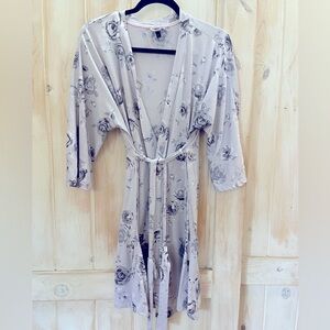 Laura Ashley Robe Size Large Lavender Gray  with Roses Romantic Comfy
